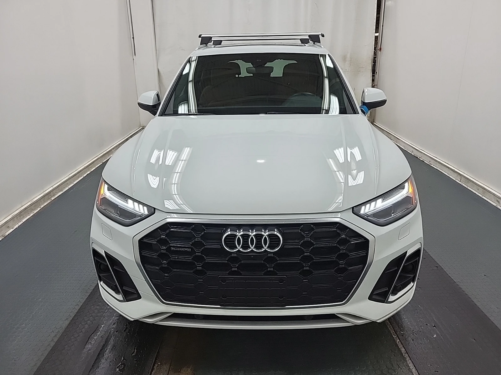 Audi Q5 TECHNIK* Quattro* Podgrev* Obduhvane* , снимка 2 - Автомобили и джипове - 54257135