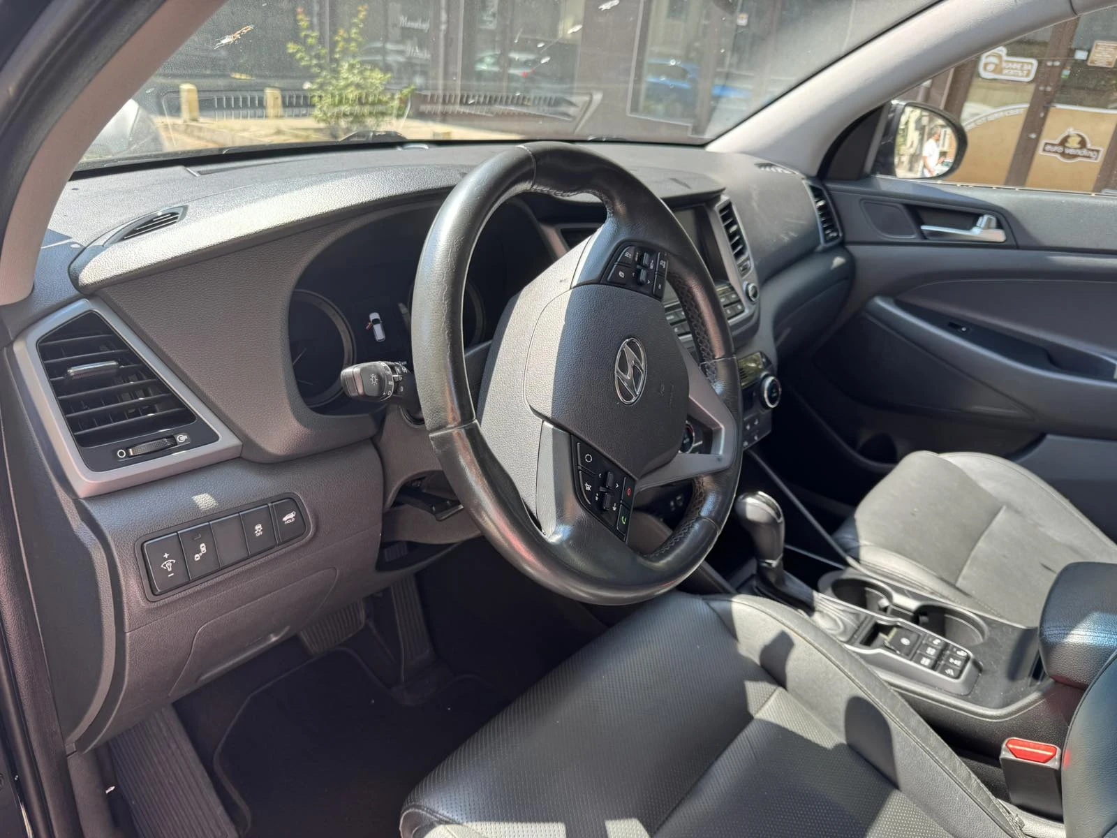 Hyundai Tucson, снимка 10 - Автомобили и джипове - 55577854