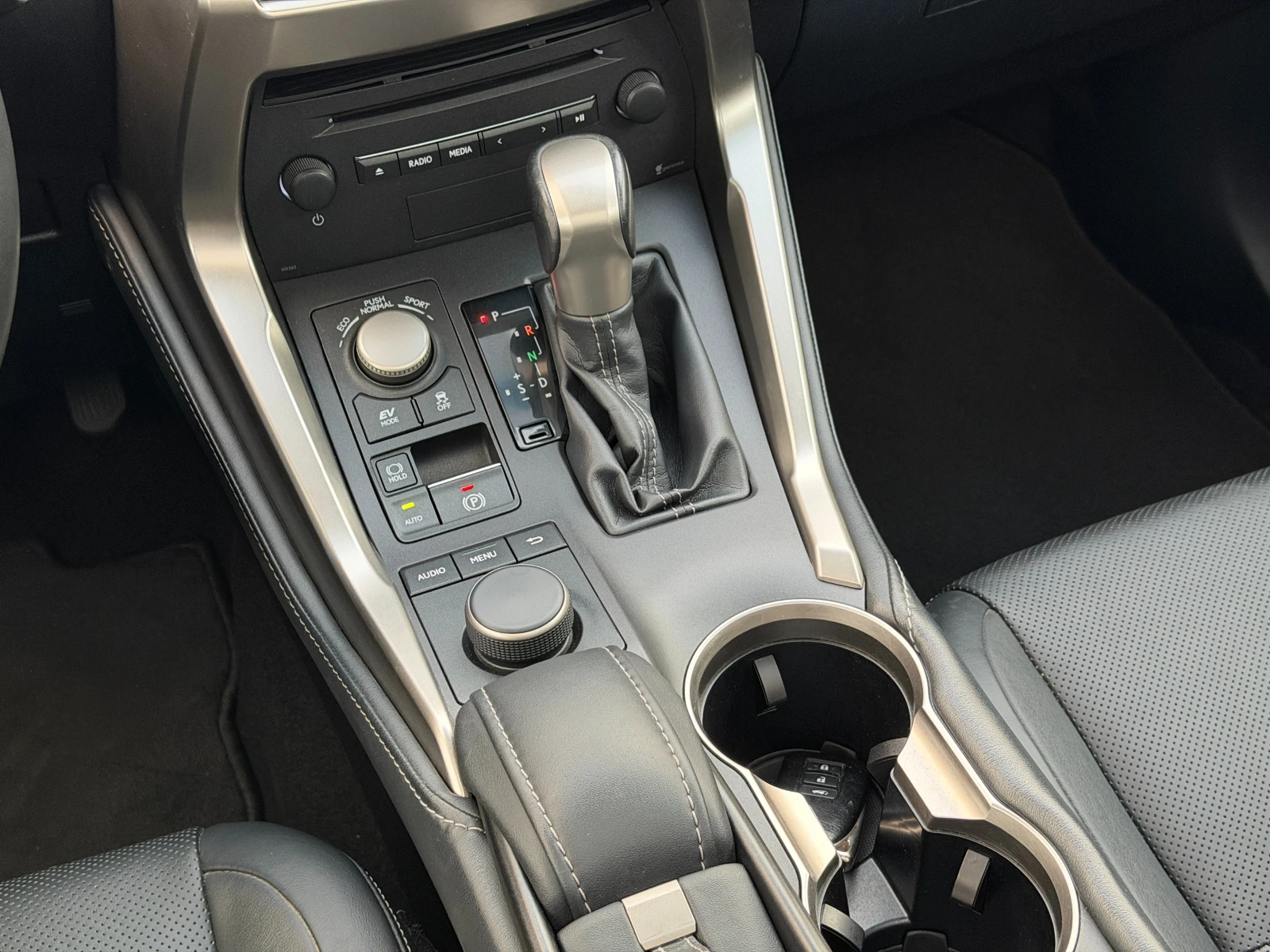 Lexus NX 300h AWD ТОП СЪСТОЯНИЕ * * * ПРОЧЕТИ ОПИСАНИЕТО, снимка 10 - Автомобили и джипове - 55734903