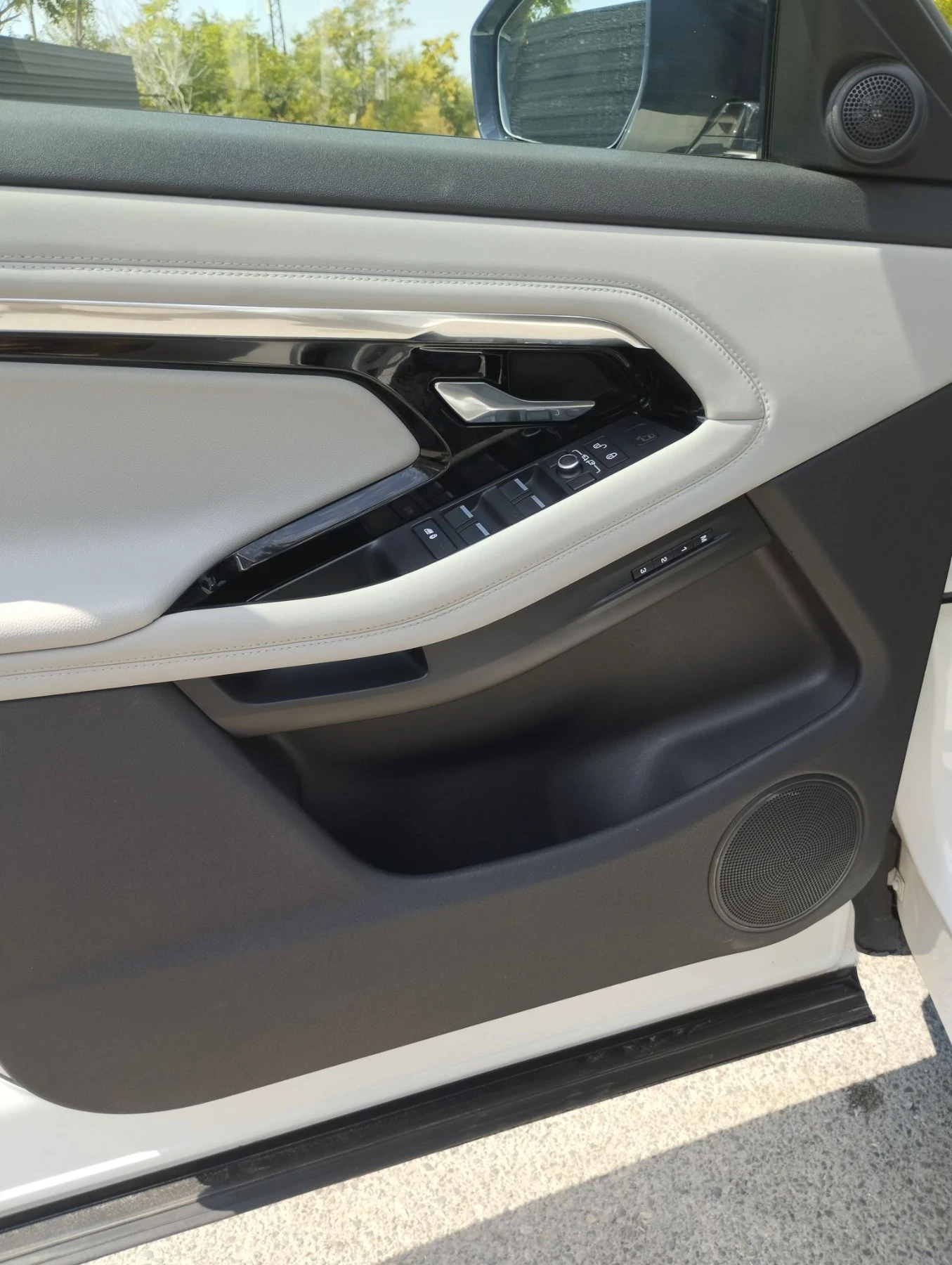 Land Rover Range Rover Evoque R-DINAMIC HYBRID D180SE, снимка 14 - Автомобили и джипове - 56110551