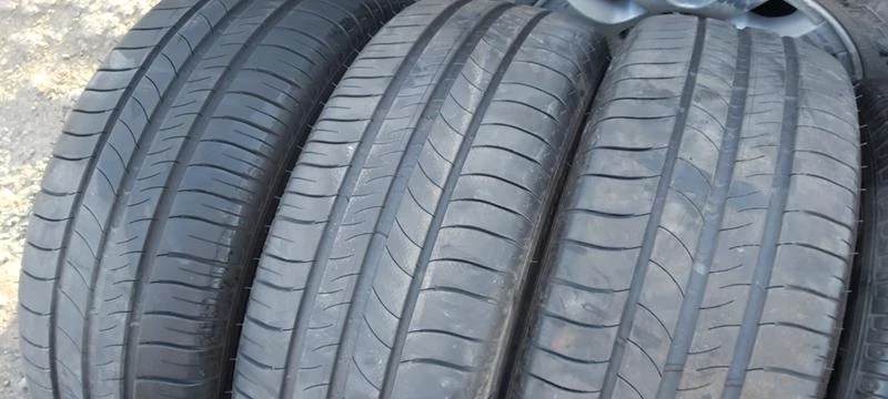 Гуми Летни 215/60R16, снимка 2 - Гуми и джанти - 31148195