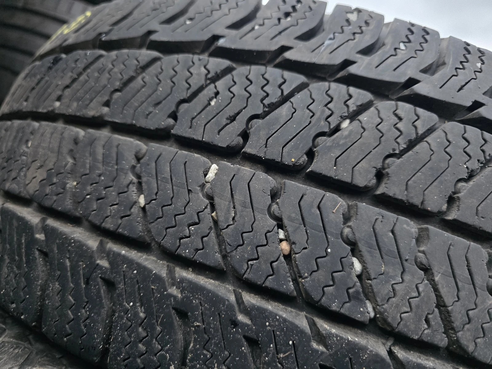 Гуми Зимни 215/65R16, снимка 3 - Гуми и джанти - 56725305