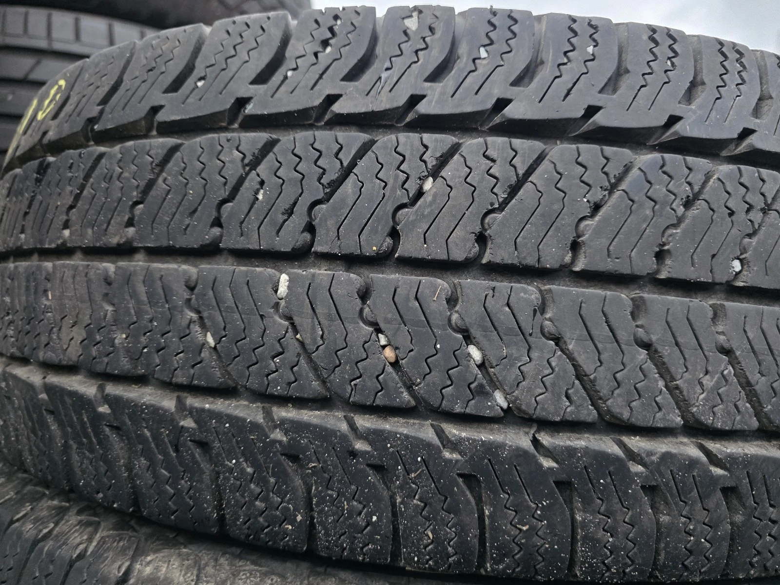 Гуми Зимни 215/65R16