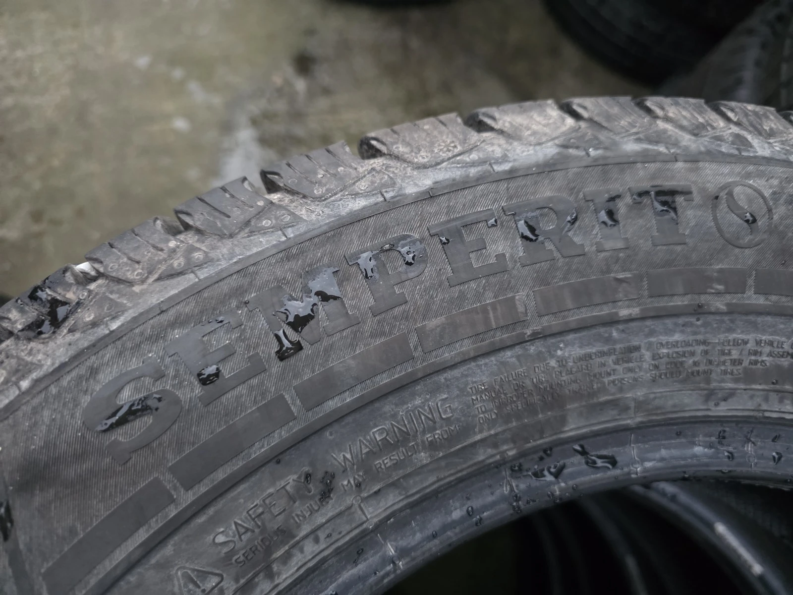 Гуми Зимни 215/65R16, снимка 9 - Гуми и джанти - 56725305