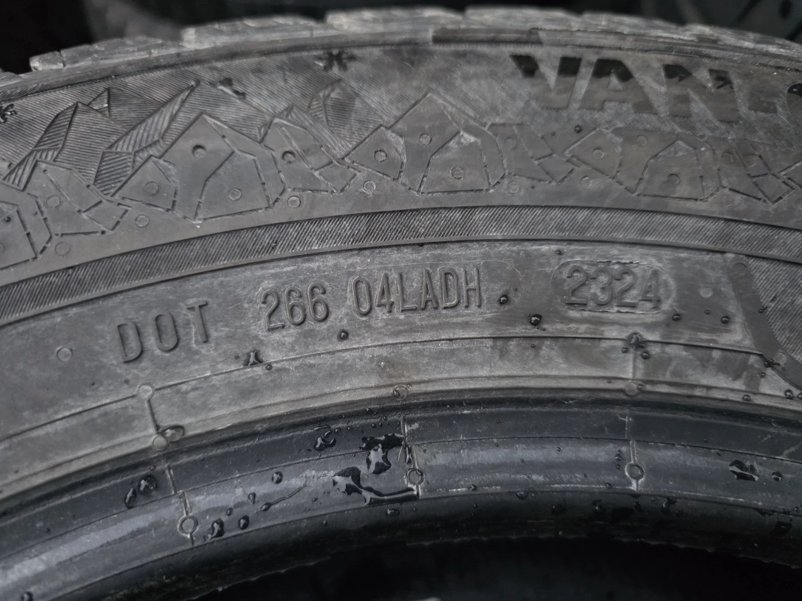 Гуми Зимни 215/65R16, снимка 7 - Гуми и джанти - 56725305