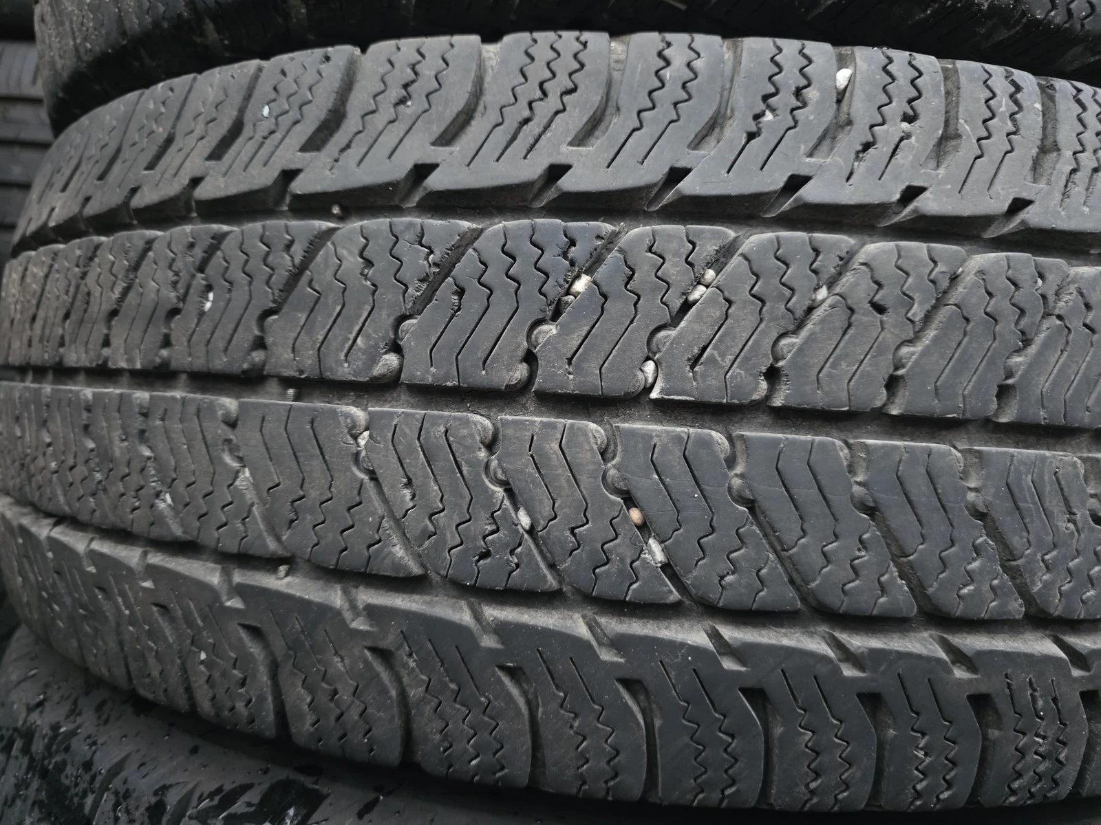 Гуми Зимни 215/65R16, снимка 2 - Гуми и джанти - 56725305