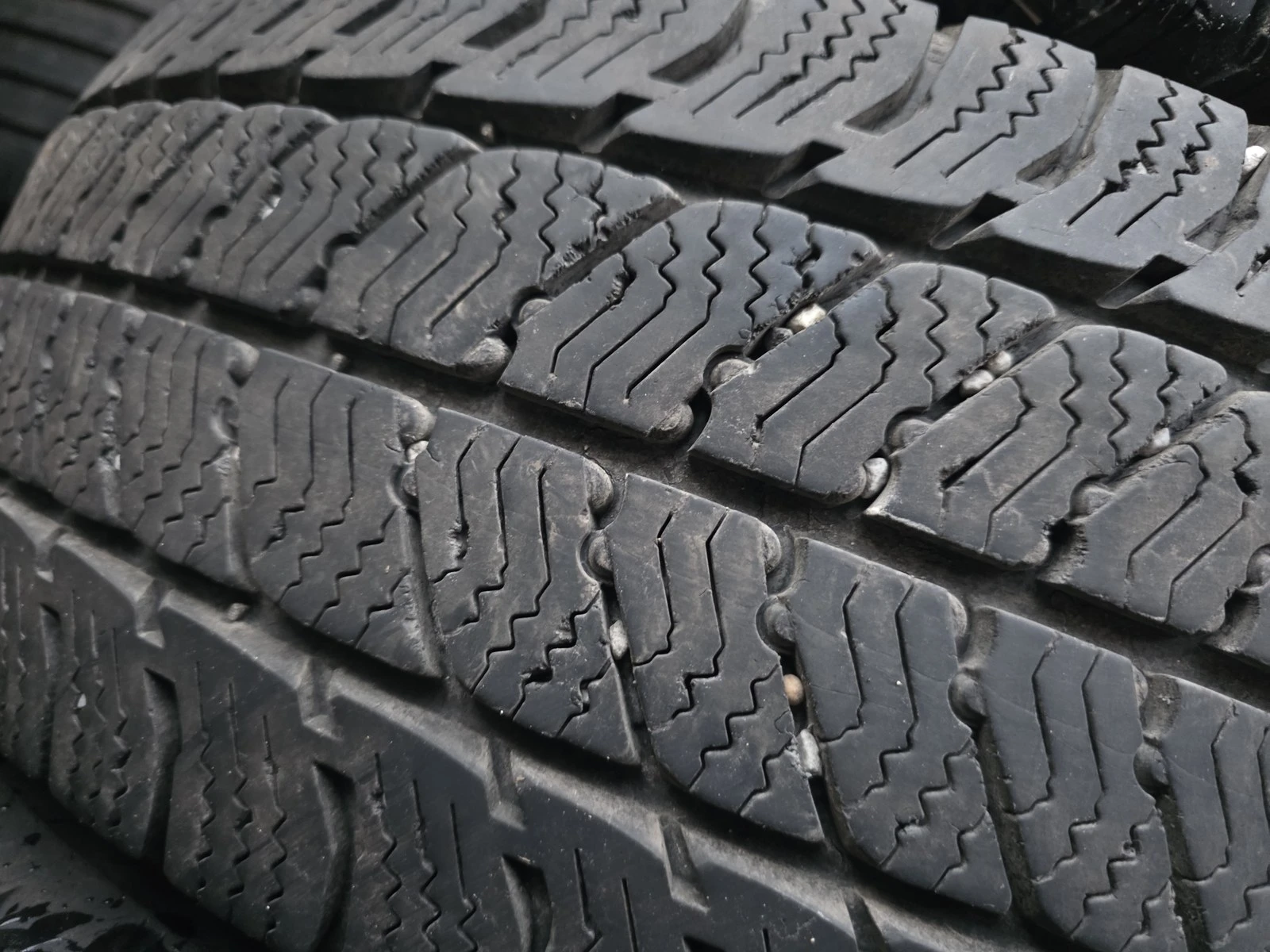 Гуми Зимни 215/65R16, снимка 4 - Гуми и джанти - 56725305