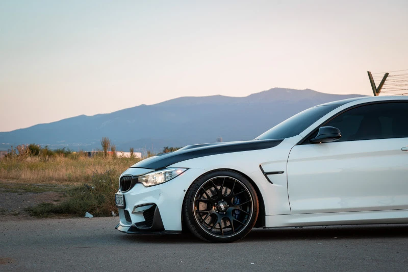 BMW M4 Бартер, снимка 2 - Автомобили и джипове - 47419702