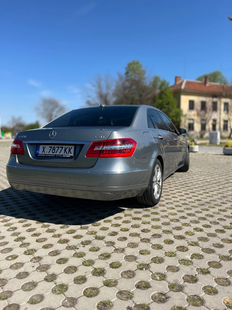 Mercedes-Benz E 220, снимка 4 - Автомобили и джипове - 52630840