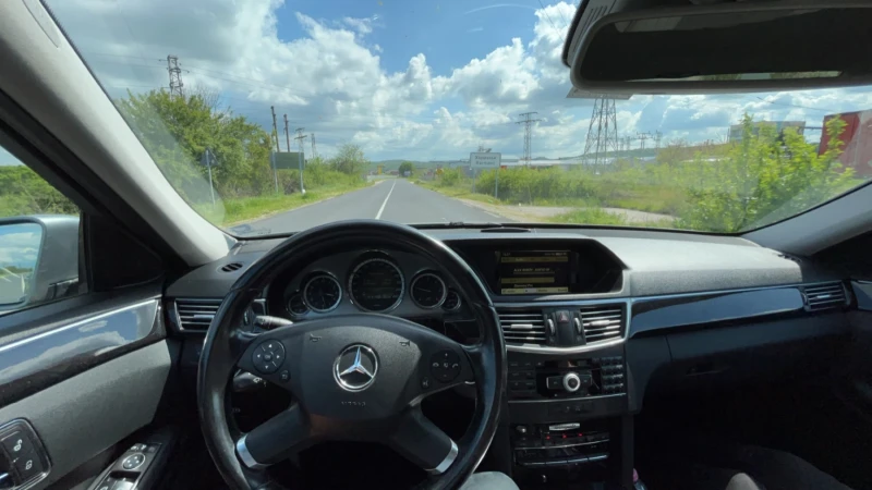 Mercedes-Benz E 220, снимка 9 - Автомобили и джипове - 52630840