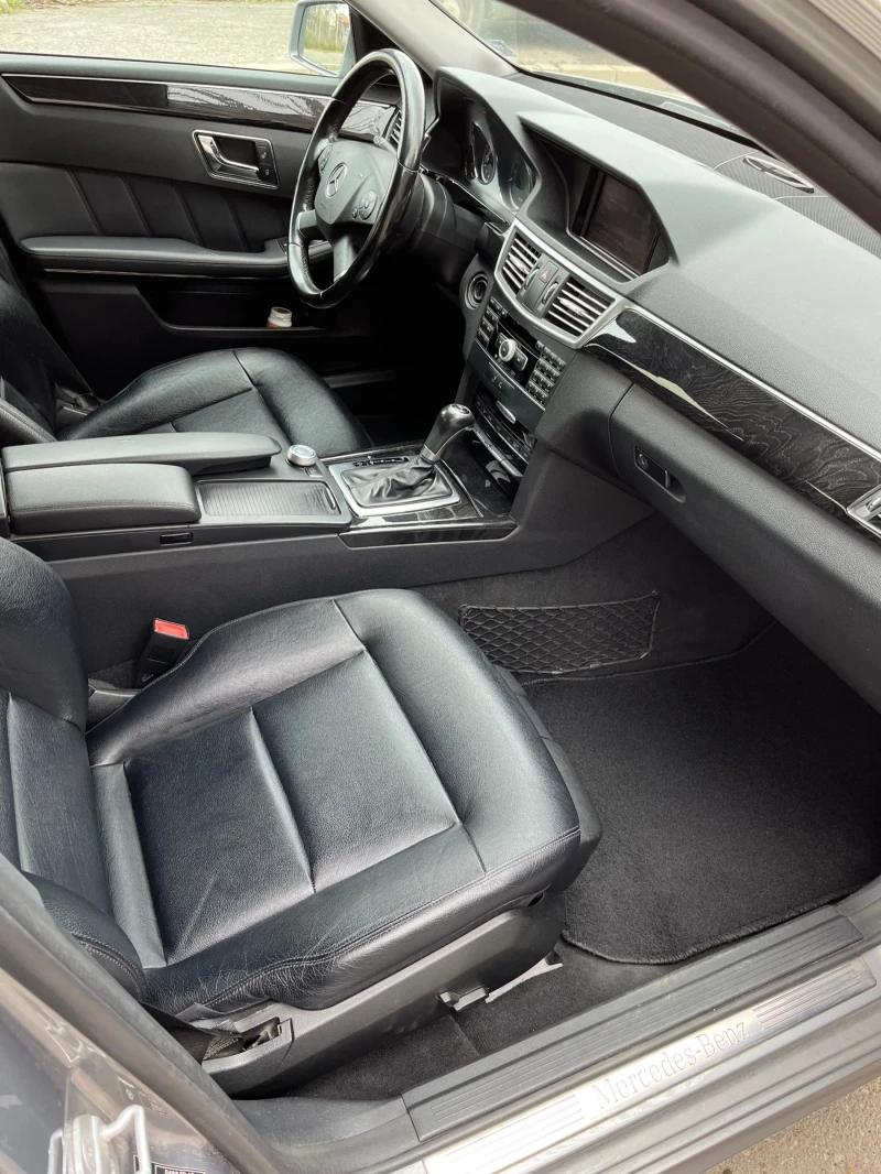 Mercedes-Benz E 220, снимка 8 - Автомобили и джипове - 52630840