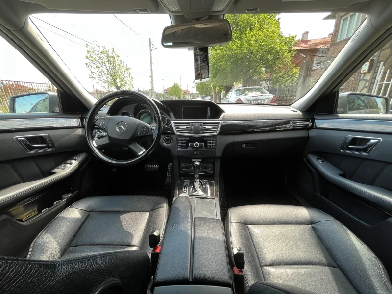 Mercedes-Benz E 220, снимка 5 - Автомобили и джипове - 52630840
