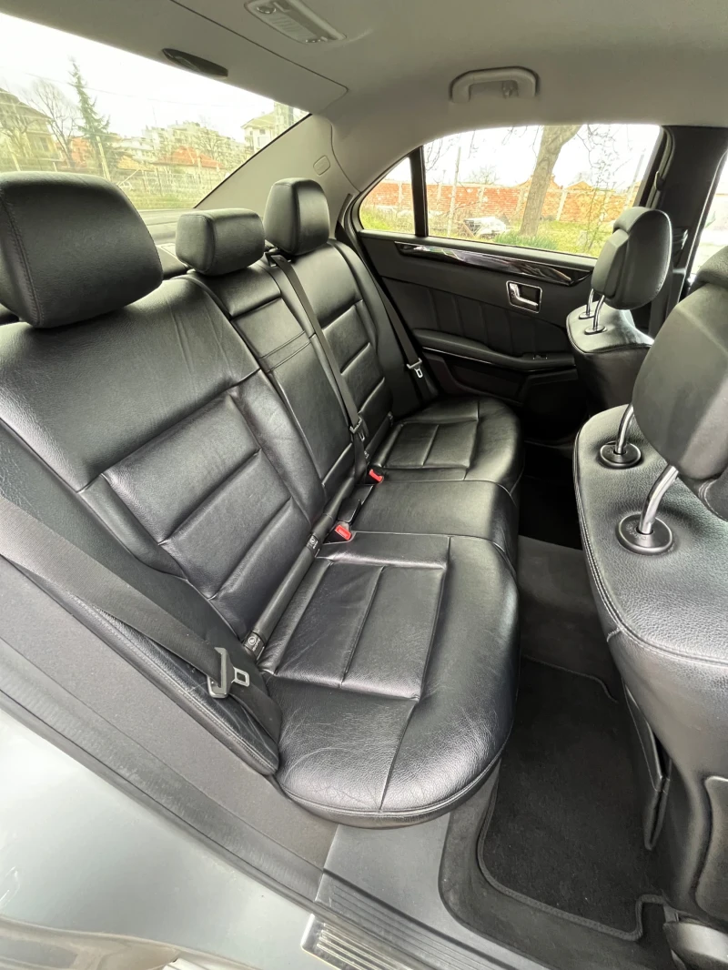 Mercedes-Benz E 220, снимка 7 - Автомобили и джипове - 52630840