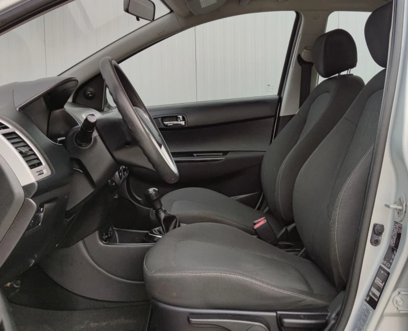 Hyundai I20, снимка 9 - Автомобили и джипове - 51418381