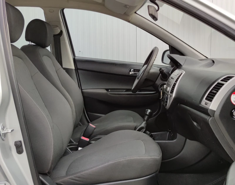 Hyundai I20, снимка 13 - Автомобили и джипове - 51418381