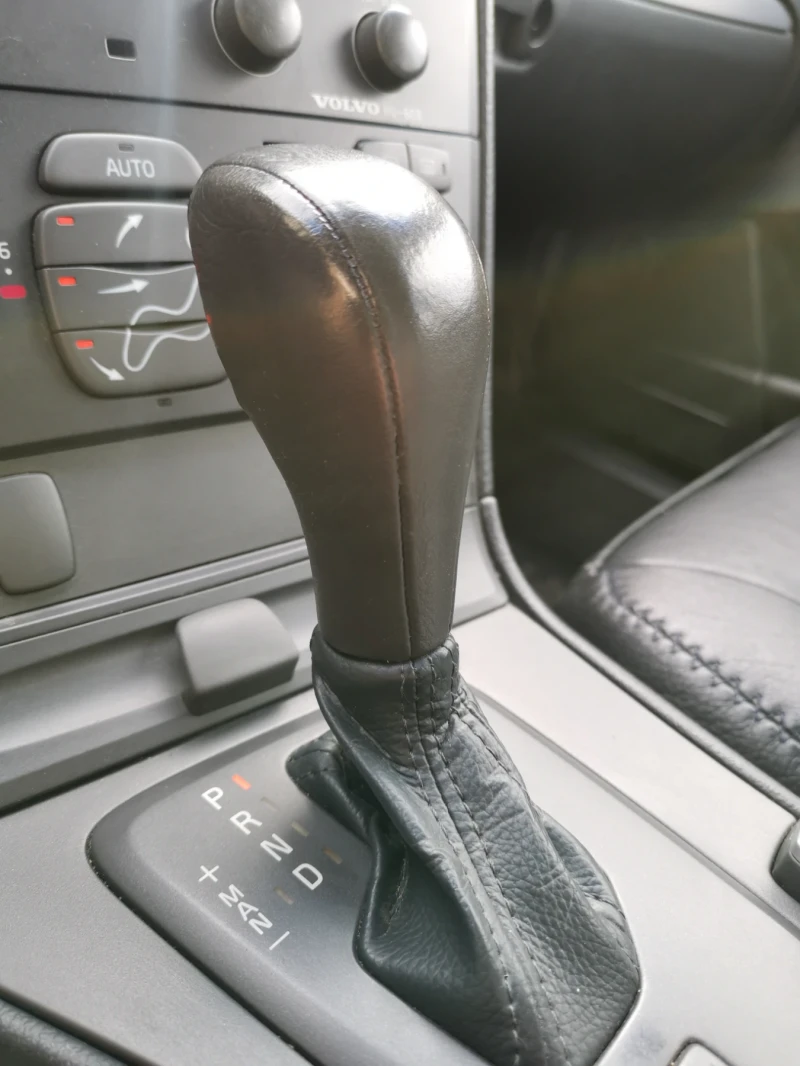 Volvo Xc70, снимка 15 - Автомобили и джипове - 52264256