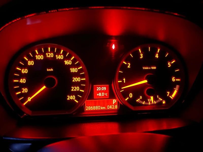 BMW 118 1.8i газ/бенз автоматик, снимка 14 - Автомобили и джипове - 53030179