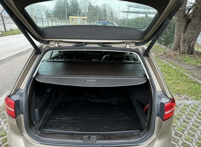 VW Passat, снимка 12 - Автомобили и джипове - 53295279