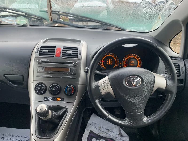 Toyota Auris 1.6 DUAL VVT-I 124кс. НА ЧАСТИ, снимка 10 - Автомобили и джипове - 41138905