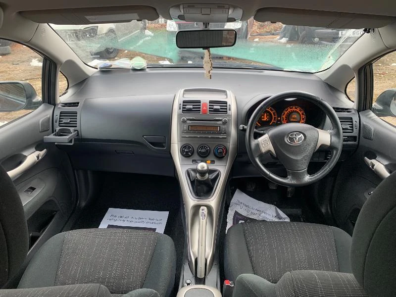 Toyota Auris 1.6 DUAL VVT-I 124кс. НА ЧАСТИ, снимка 8 - Автомобили и джипове - 41138905