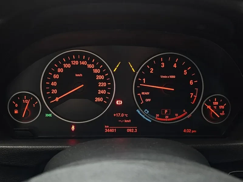 BMW 320  Luxury, снимка 8 - Автомобили и джипове - 55902733