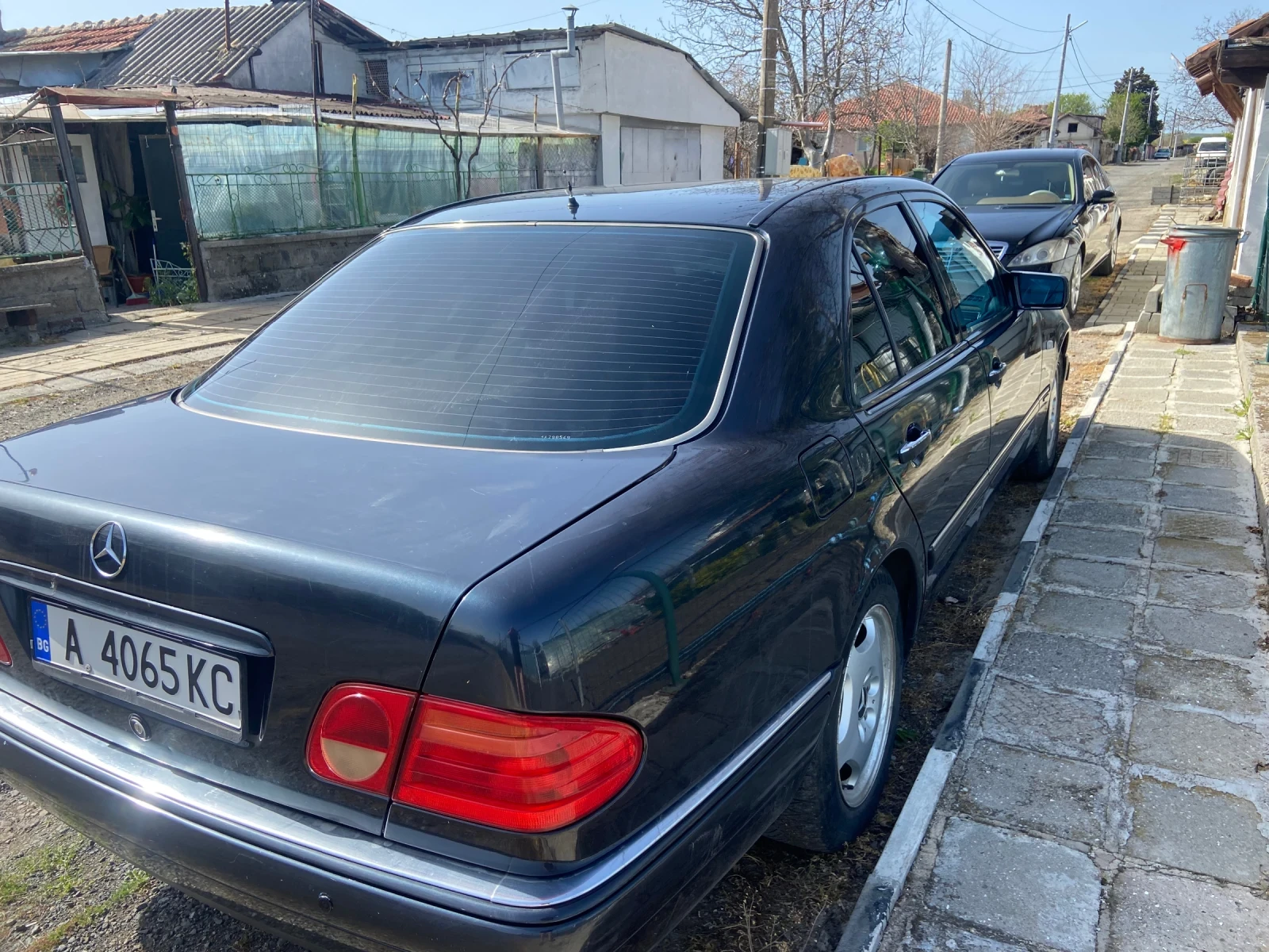 Mercedes-Benz E 200  - изображение 9