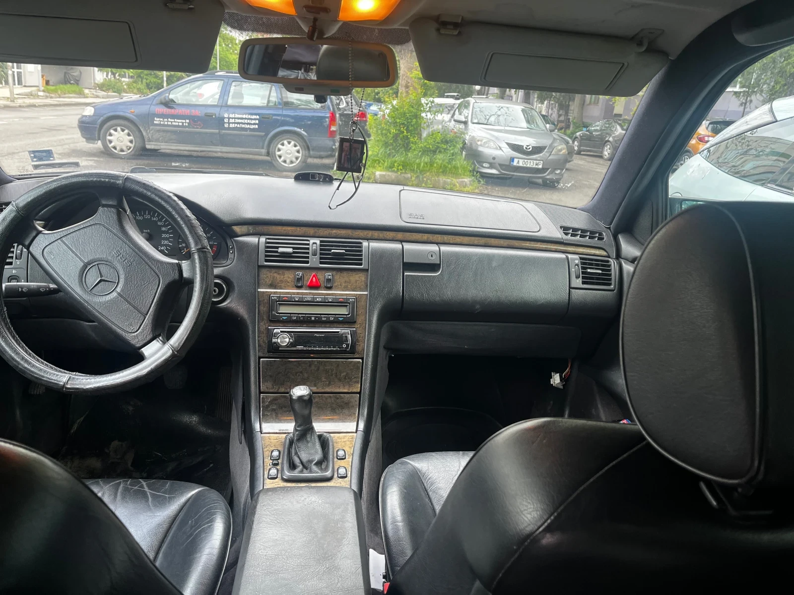 Mercedes-Benz E 200  - изображение 6
