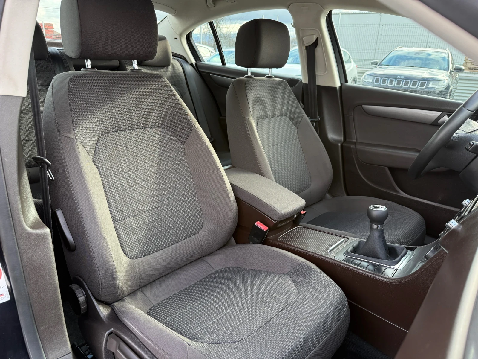 VW Passat Sedan* TSI* EcoFuel* Led, снимка 11 - Автомобили и джипове - 54211054