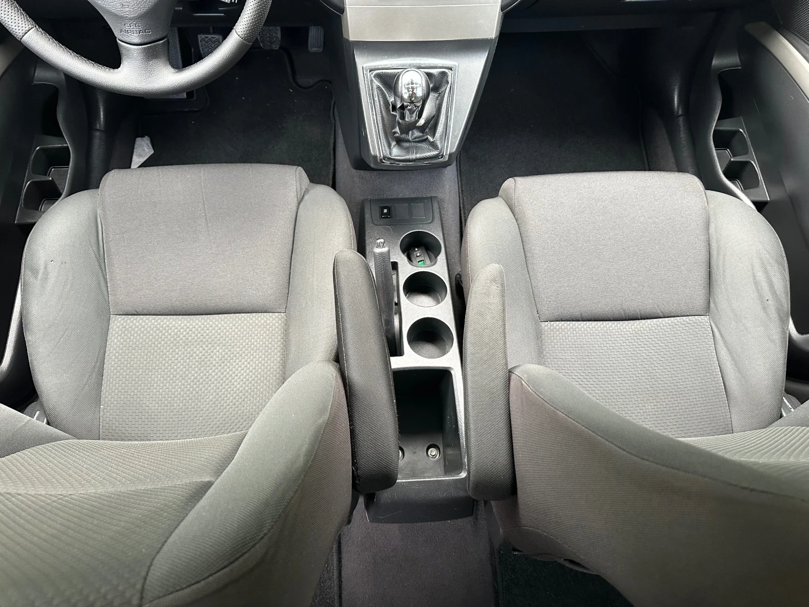Toyota Corolla verso 2.2d4d, снимка 11 - Автомобили и джипове - 55157236