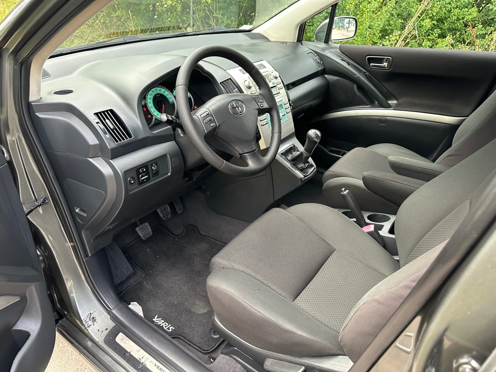 Toyota Corolla verso 2.2d4d, снимка 7 - Автомобили и джипове - 55157236
