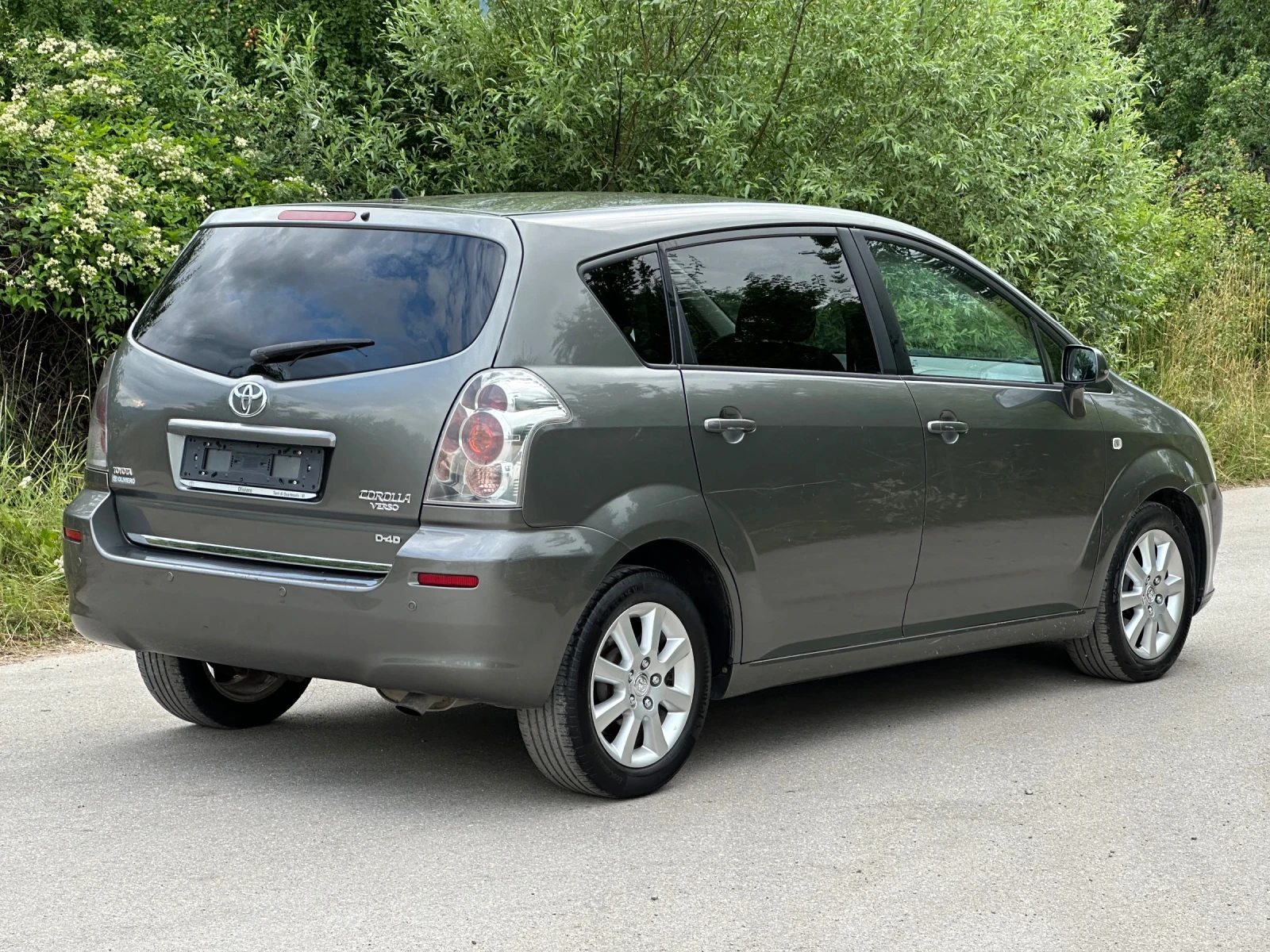 Toyota Corolla verso 2.2d4d, снимка 6 - Автомобили и джипове - 55157236
