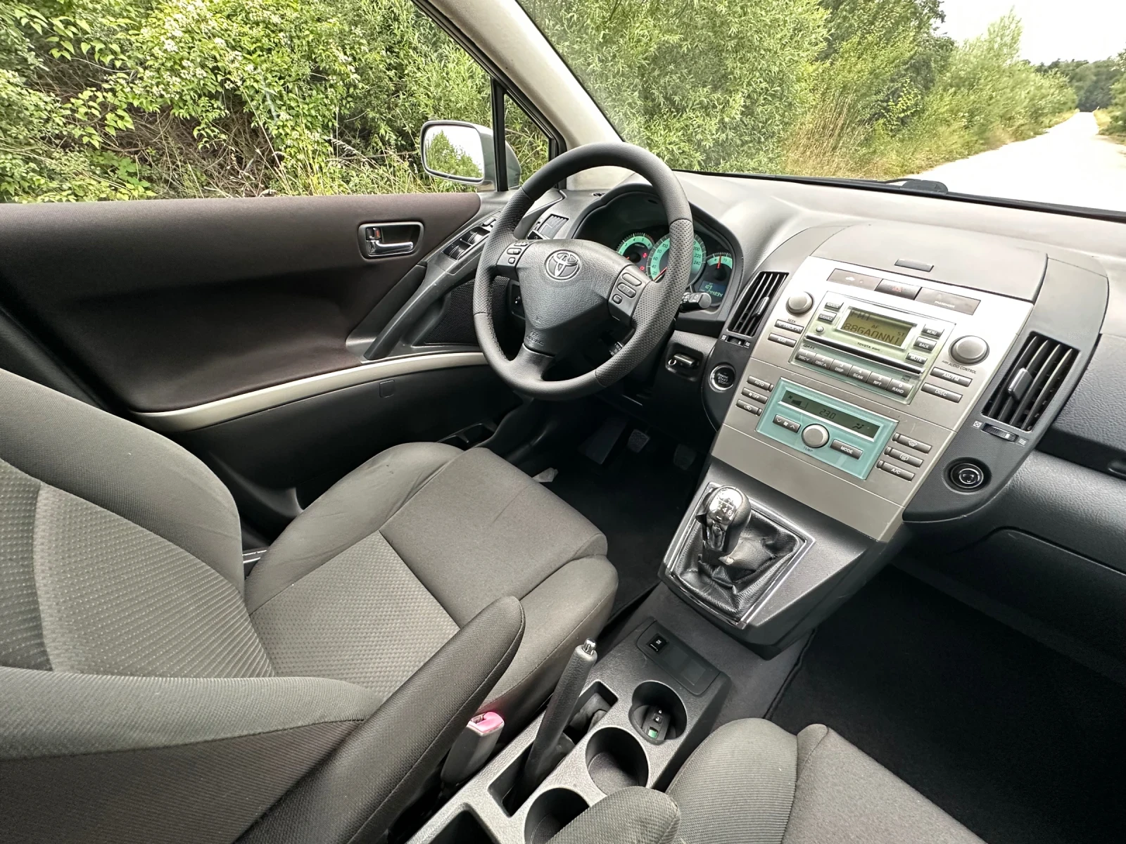 Toyota Corolla verso 2.2d4d, снимка 12 - Автомобили и джипове - 55157236