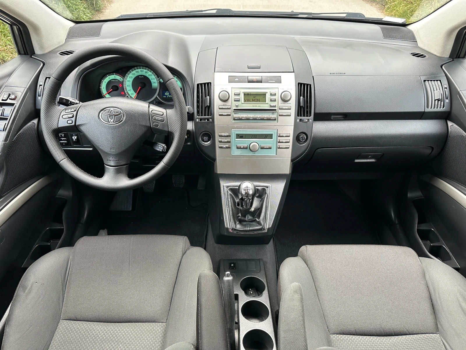 Toyota Corolla verso 2.2d4d, снимка 13 - Автомобили и джипове - 55157236
