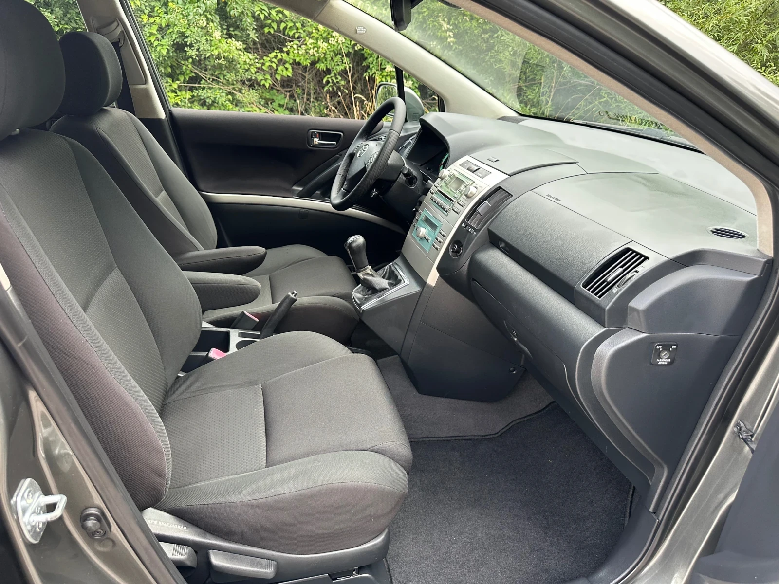 Toyota Corolla verso 2.2d4d, снимка 8 - Автомобили и джипове - 55157236
