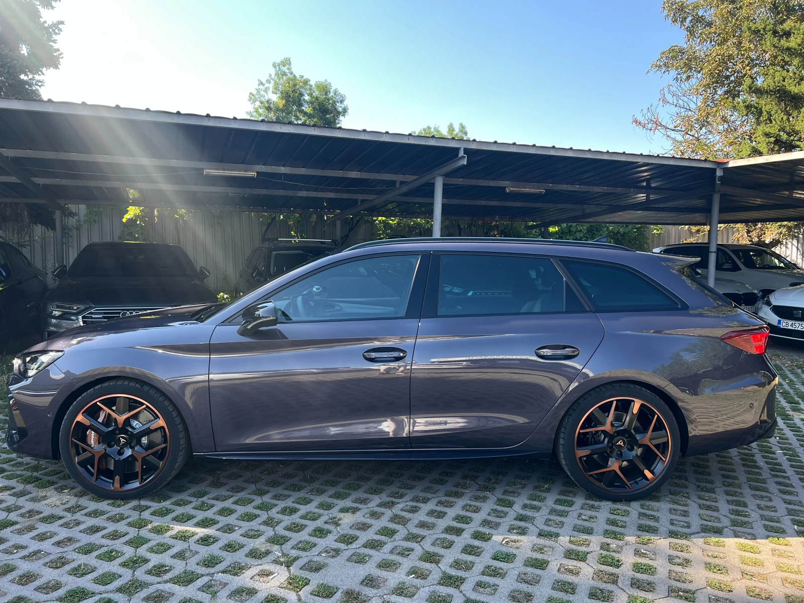 Cupra Leon 2.0 TSI 333 к.с VZ/DARK VOID/MATRIX/Фабрично нов! , снимка 3 - Автомобили и джипове - 55485426