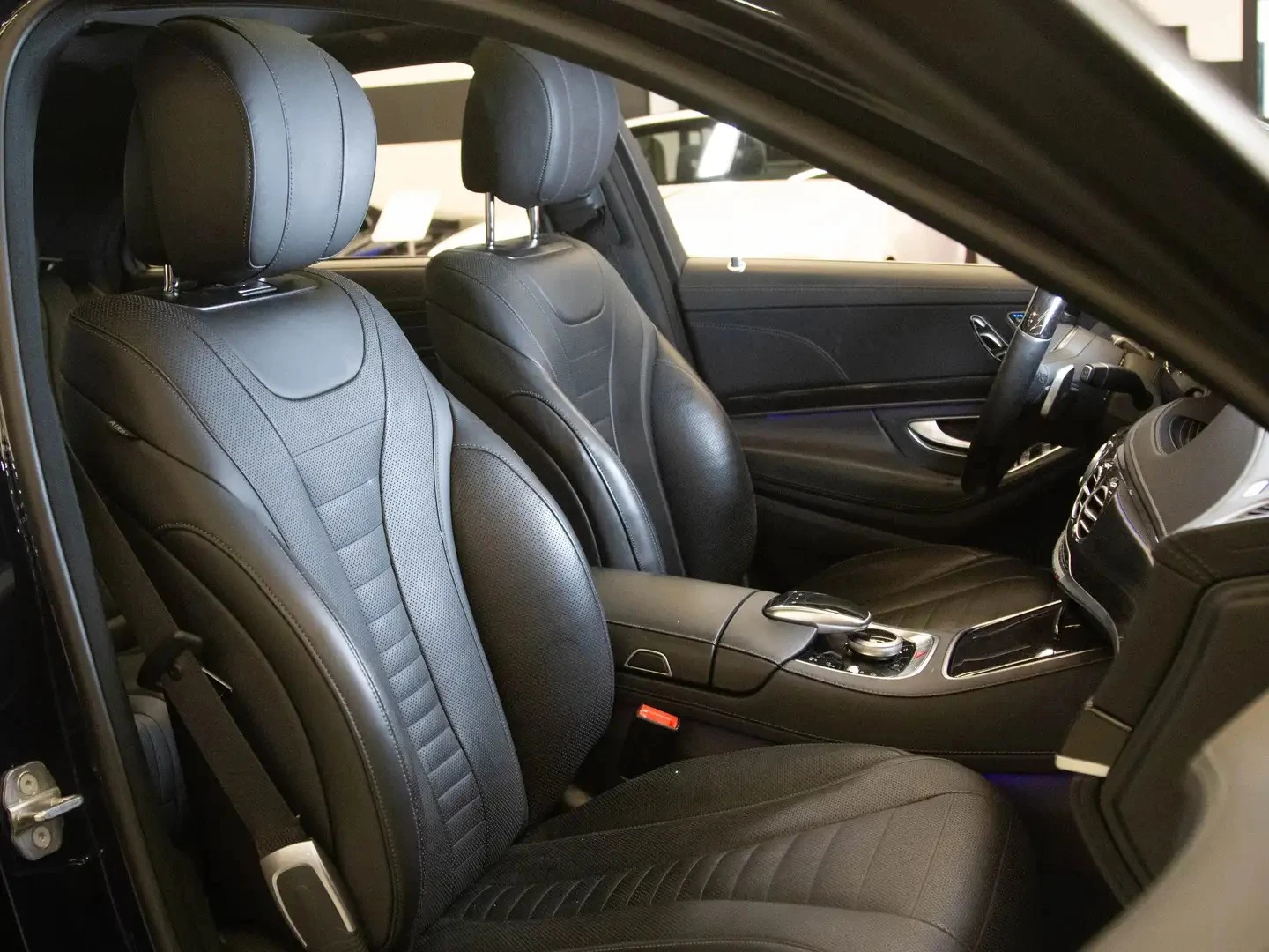 Mercedes-Benz S 560 AMG PREMIUM* Intelligent Drive* Burmester* 360* , снимка 13 - Автомобили и джипове - 55964469