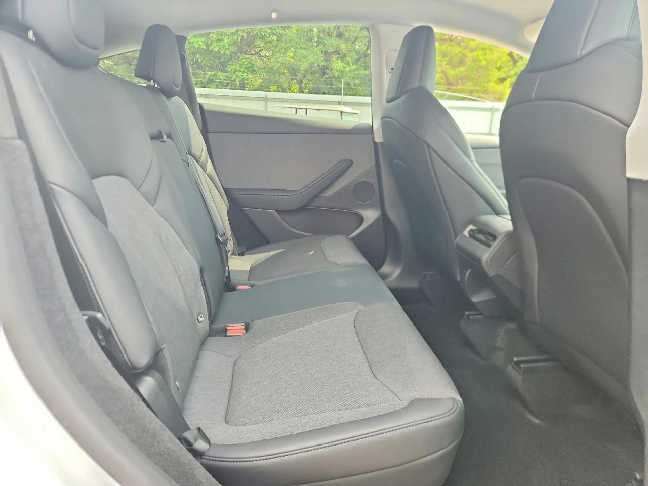 Tesla Model Y STANDARD RANGE PLUS/ТЕРМОПОМПА/RWD/CARFAX, снимка 10 - Автомобили и джипове - 56655392
