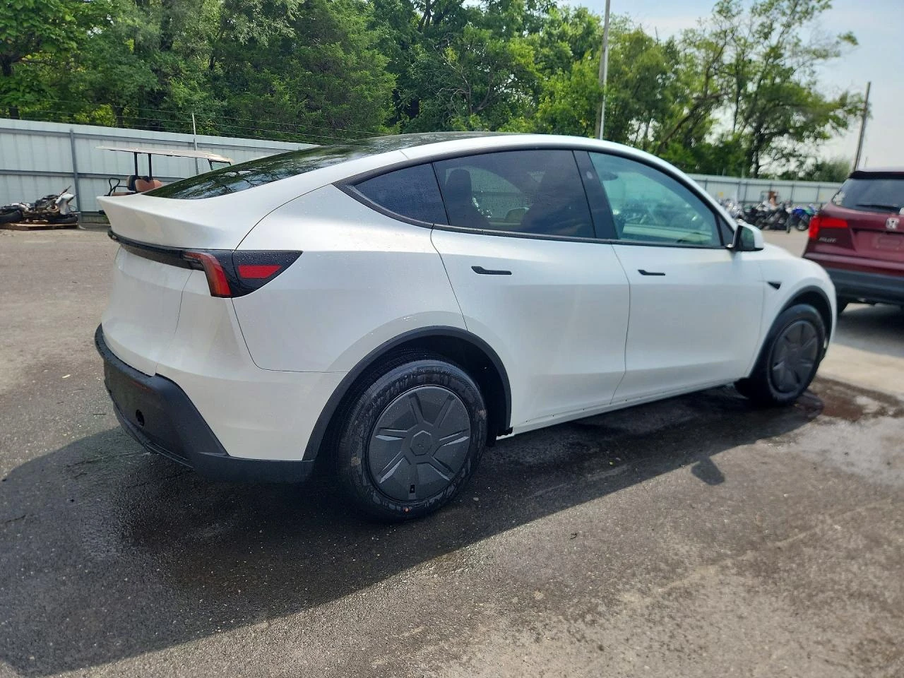 Tesla Model Y STANDARD RANGE PLUS/ТЕРМОПОМПА/RWD/CARFAX, снимка 3 - Автомобили и джипове - 56655392