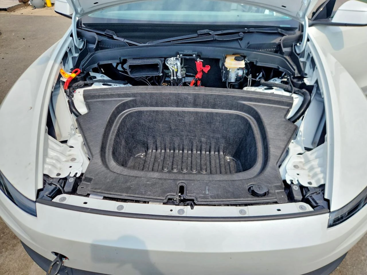 Tesla Model Y STANDARD RANGE PLUS/ТЕРМОПОМПА/RWD/CARFAX, снимка 11 - Автомобили и джипове - 56655392