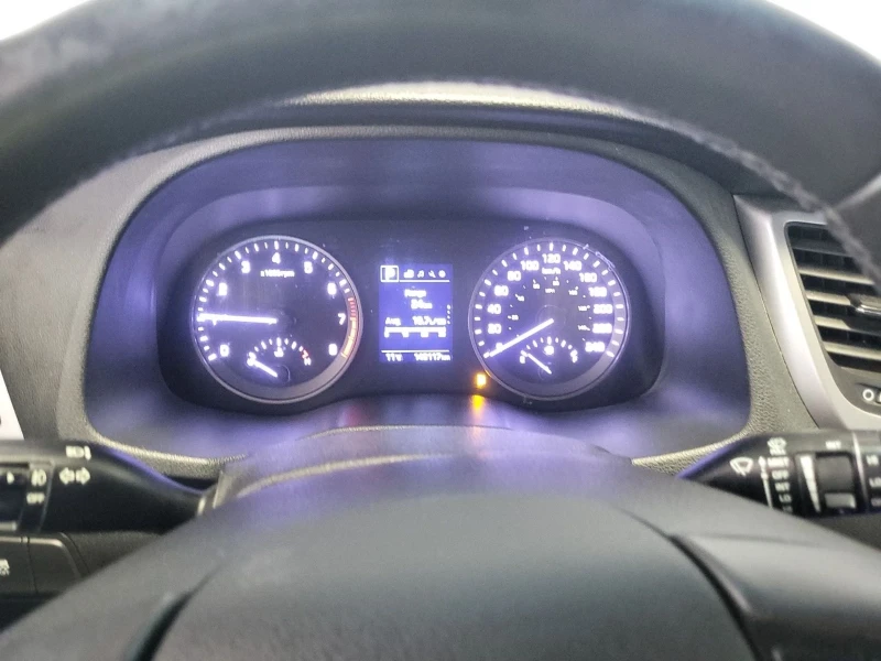 Hyundai Tucson * SE* 4x4* Пано* Подгрев, снимка 9 - Автомобили и джипове - 52317612