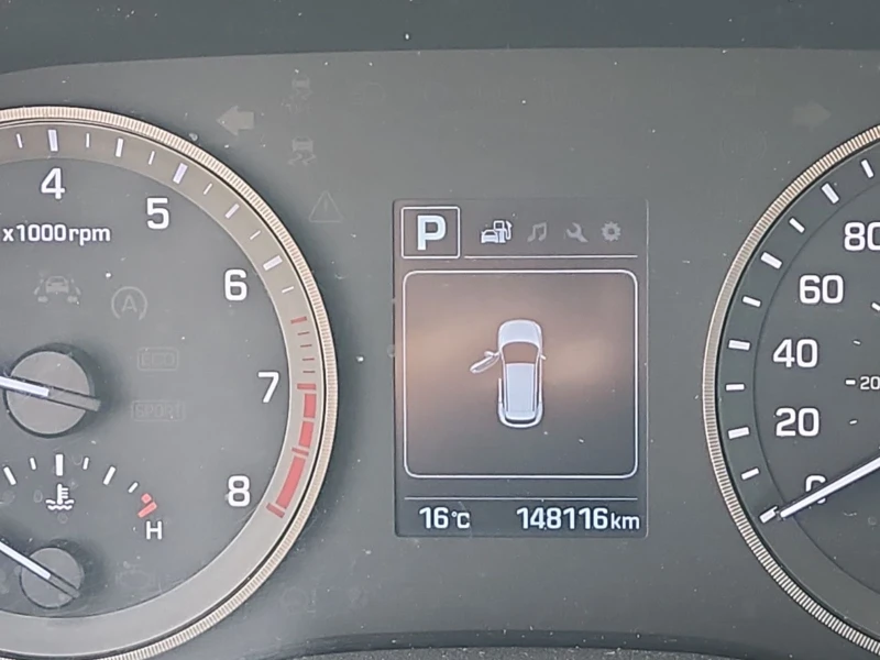 Hyundai Tucson * SE* 4x4* Пано* Подгрев, снимка 10 - Автомобили и джипове - 52317612