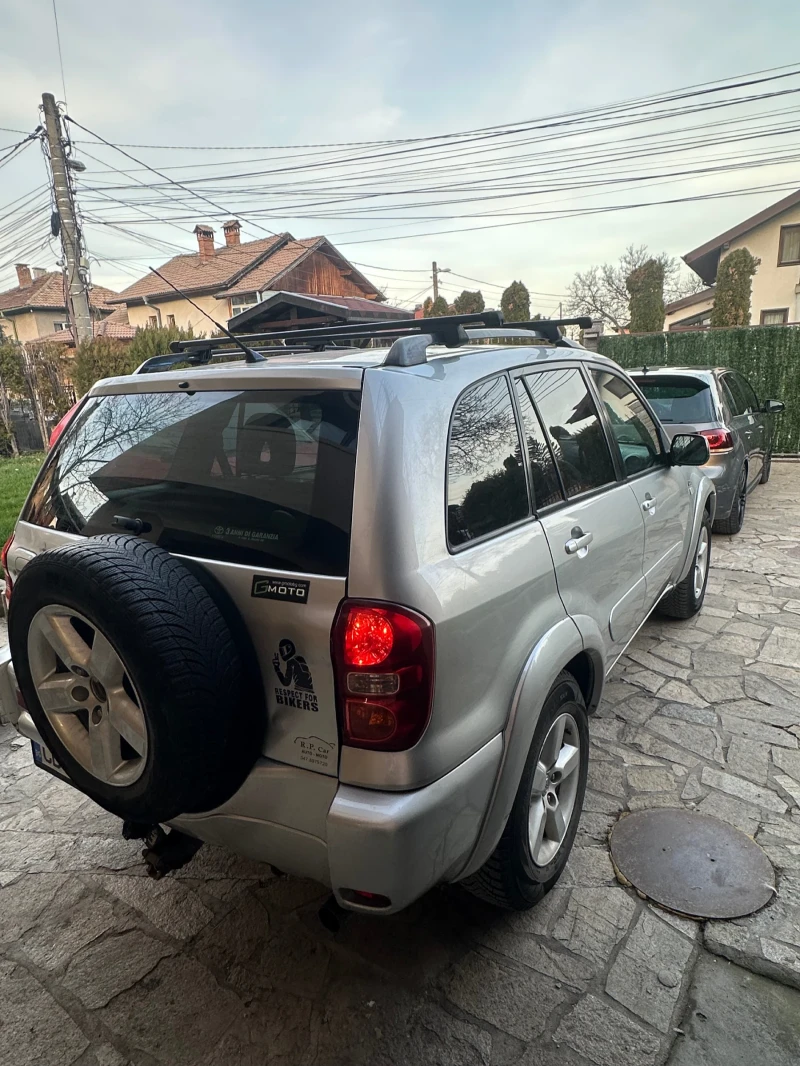 Toyota Rav4 2.0 D4D 4x4 Кожен салон, снимка 4 - Автомобили и джипове - 52839360