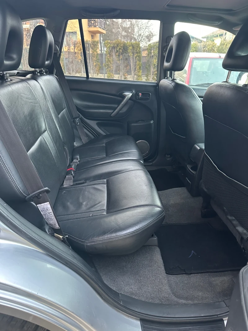 Toyota Rav4 2.0 D4D 4x4 Кожен салон, снимка 9 - Автомобили и джипове - 52839360