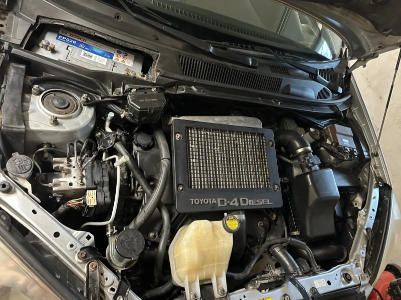 Toyota Rav4 2.0 D4D 4x4 Кожен салон, снимка 17 - Автомобили и джипове - 52839360