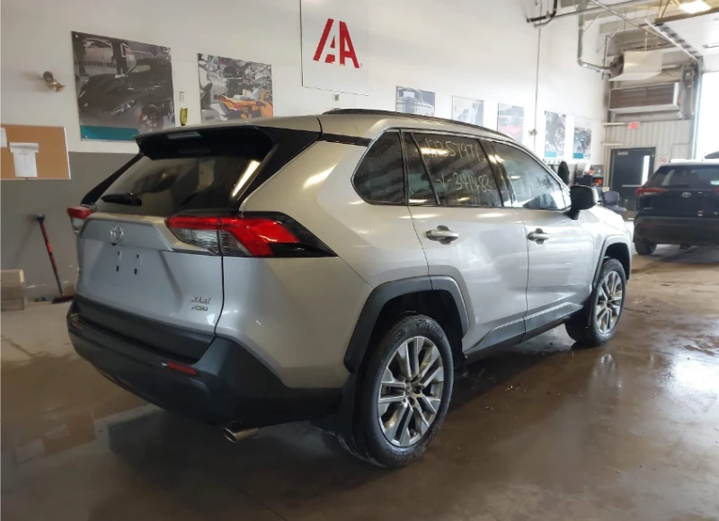 Toyota Rav4 XLE / КОЖЕН САЛОН / ПОДГРЕВИ, снимка 6 - Автомобили и джипове - 53248783