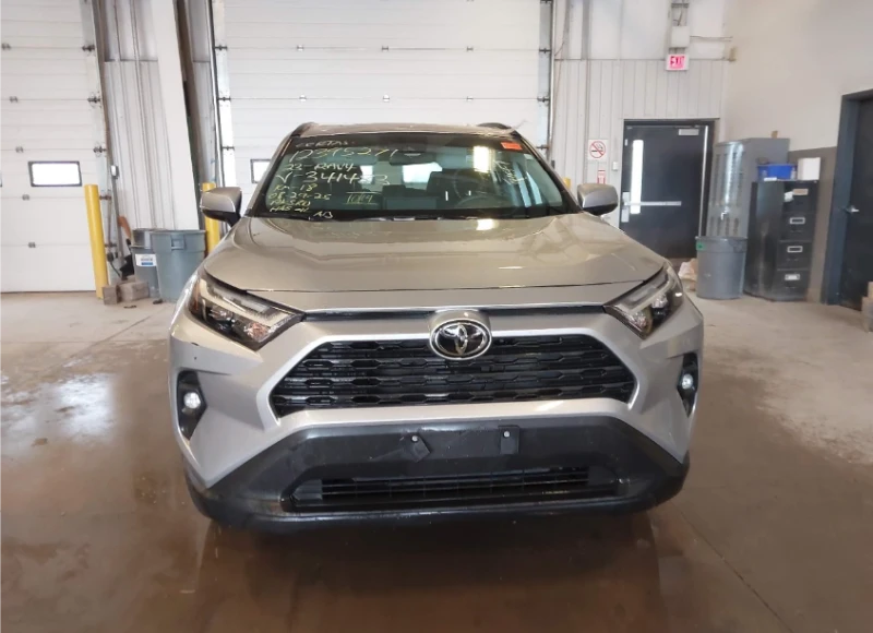 Toyota Rav4 XLE / КОЖЕН САЛОН / ПОДГРЕВИ, снимка 2 - Автомобили и джипове - 53248783