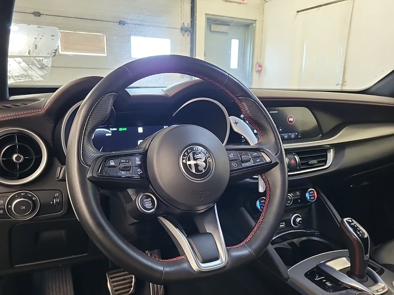 Alfa Romeo Stelvio Competizione * Всички екстри за модела, снимка 9 - Автомобили и джипове - 53480214