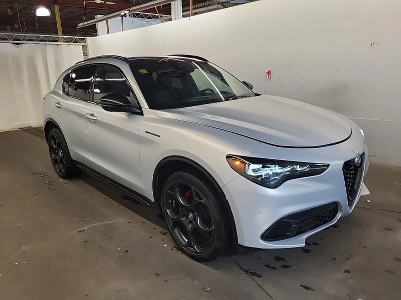 Alfa Romeo Stelvio Competizione * Всички екстри за модела, снимка 2 - Автомобили и джипове - 53480214