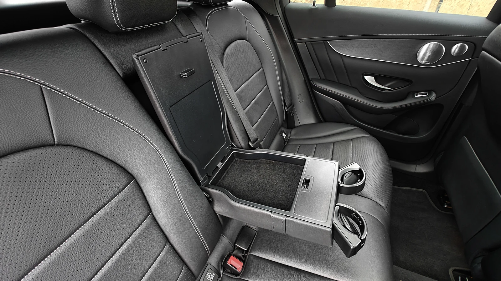 Mercedes-Benz GLC 300 AMG Pack* Pano* Burmester, снимка 15 - Автомобили и джипове - 55011751