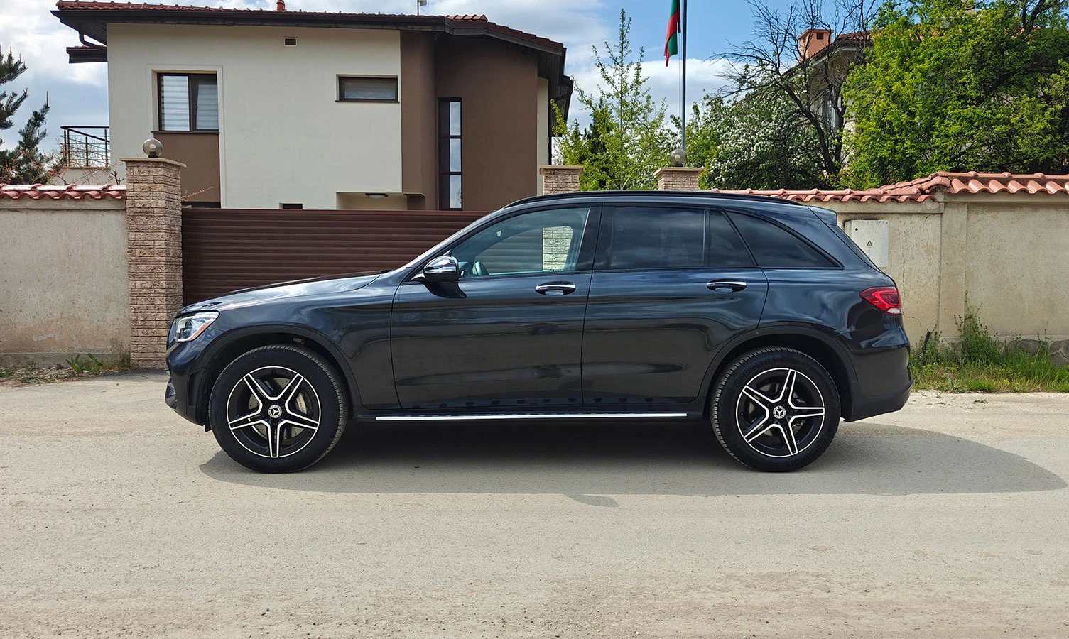 Mercedes-Benz GLC 300 AMG Pack* Pano* Burmester, снимка 3 - Автомобили и джипове - 55011751